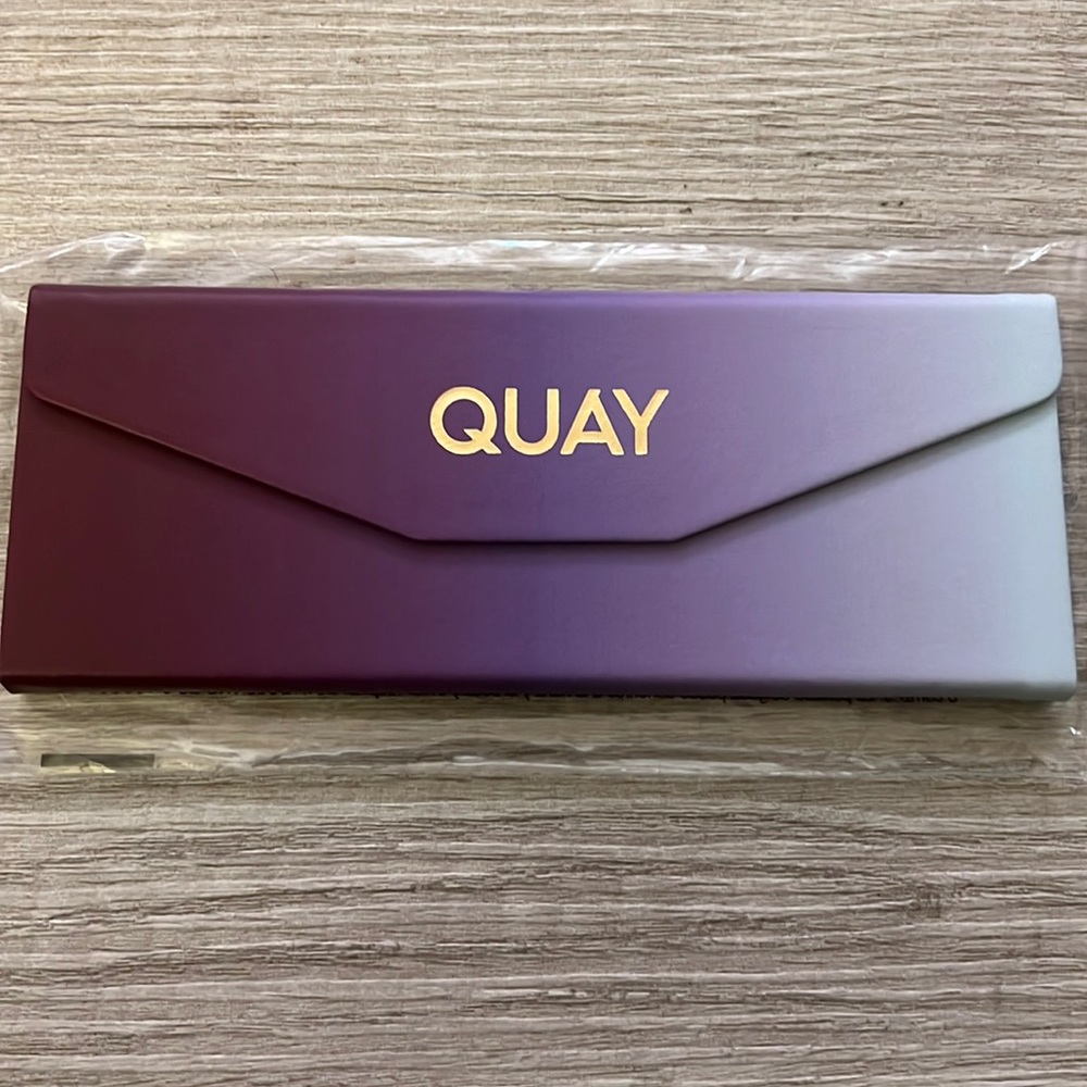 Quay Sunglasses case